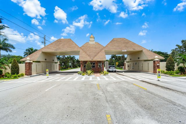 224 Fanshaw F, Boca Raton, FL 33434