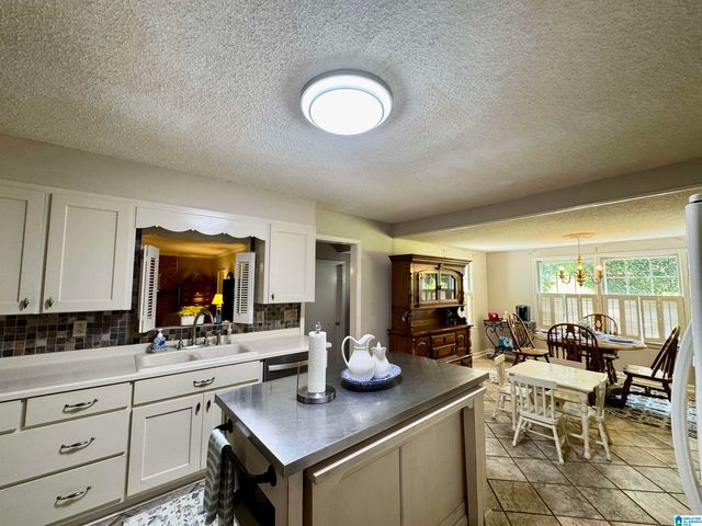 1371 SMOKERISE TRAIL, Warrior, AL 35180