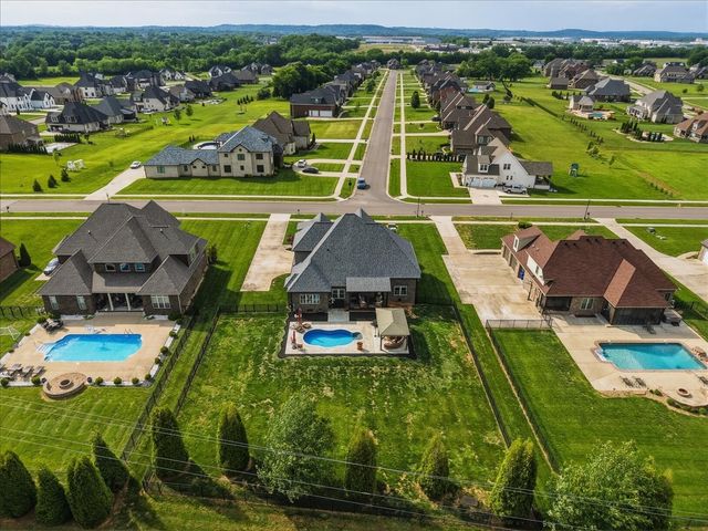82 Pikes Peak Way, Bowling Green, KY 42104