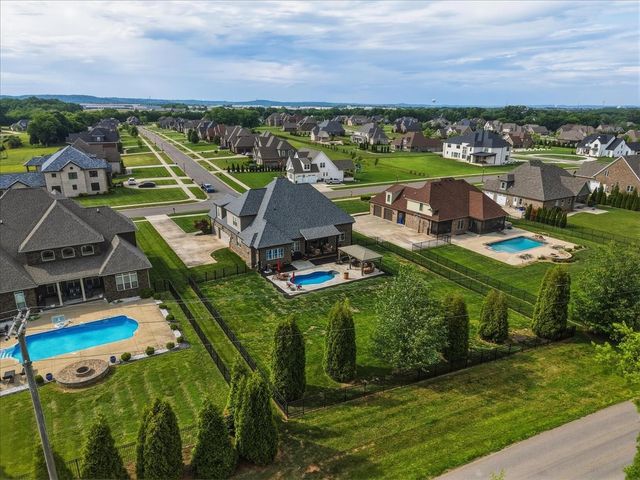 82 Pikes Peak Way, Bowling Green, KY 42104