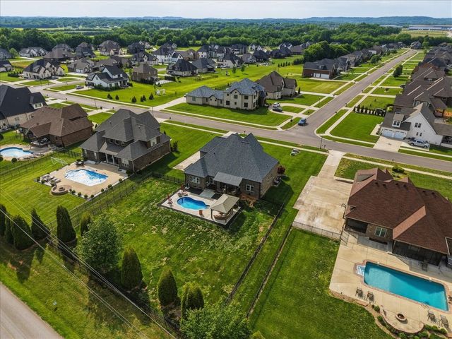 82 Pikes Peak Way, Bowling Green, KY 42104