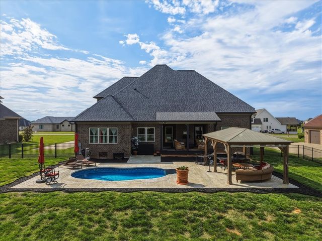 82 Pikes Peak Way, Bowling Green, KY 42104