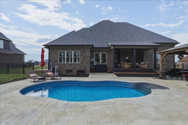 82 Pikes Peak Way, Bowling Green, KY 42104