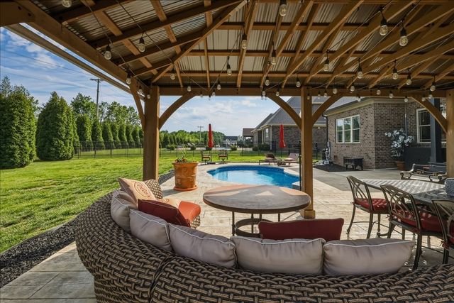 82 Pikes Peak Way, Bowling Green, KY 42104
