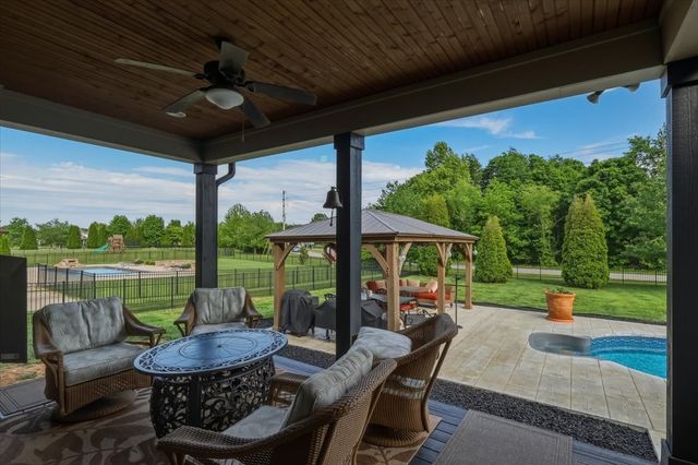 82 Pikes Peak Way, Bowling Green, KY 42104