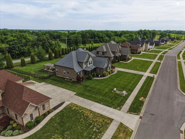 82 Pikes Peak Way, Bowling Green, KY 42104
