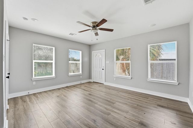 5715 Enid Street, Houston, TX 77009