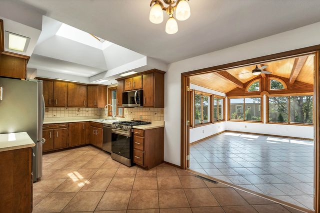 19 Suzanne Drive, Portsmouth, NH 03801