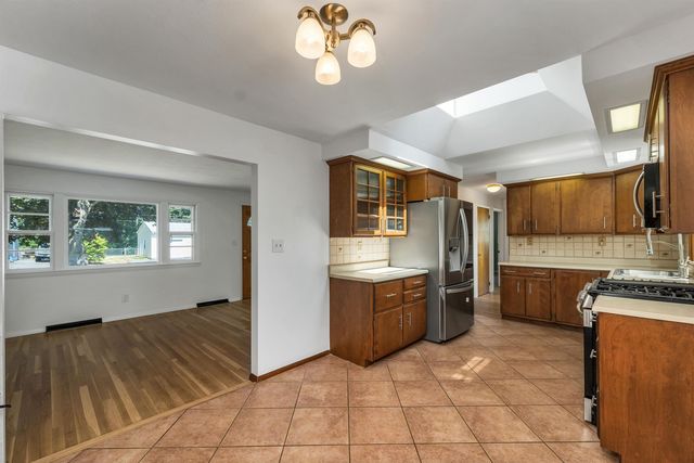19 Suzanne Drive, Portsmouth, NH 03801