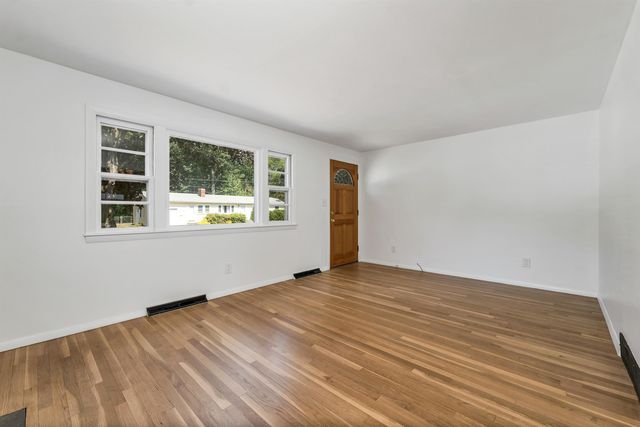 19 Suzanne Drive, Portsmouth, NH 03801