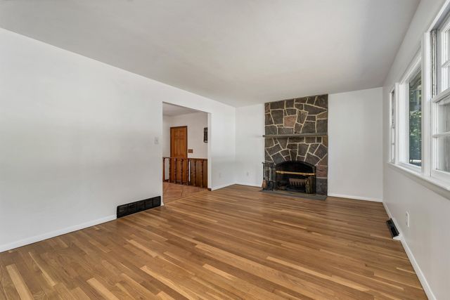 19 Suzanne Drive, Portsmouth, NH 03801