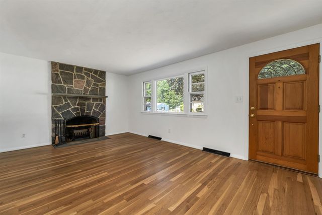 19 Suzanne Drive, Portsmouth, NH 03801