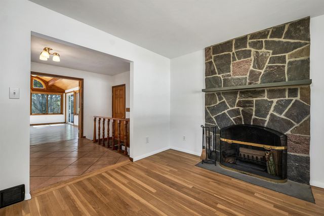 19 Suzanne Drive, Portsmouth, NH 03801