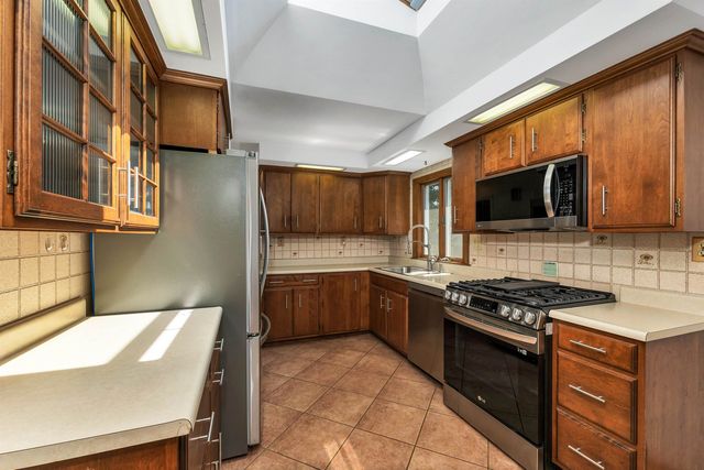 19 Suzanne Drive, Portsmouth, NH 03801