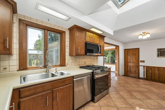 19 Suzanne Drive, Portsmouth, NH 03801
