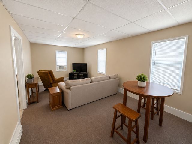 120 N Howard Street, Indianola, IA 50125