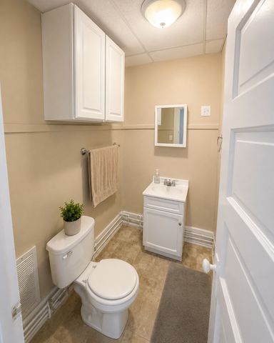 120 N Howard Street, Indianola, IA 50125