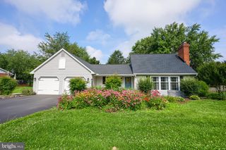 26 GREEN ACRE RD, Lititz, PA 17543