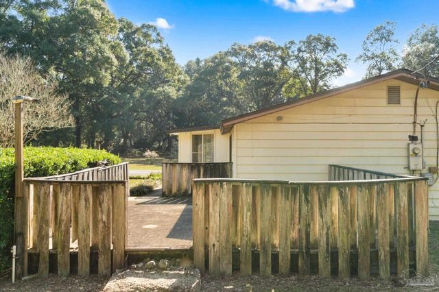 5413 Hamilton Bridge Rd, Milton, FL 32570