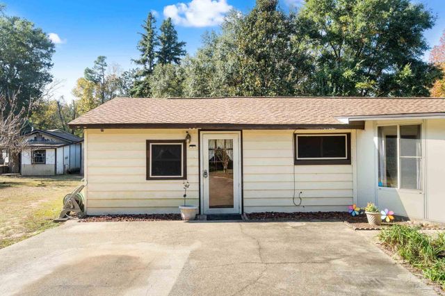 5413 Hamilton Bridge Rd, Milton, FL 32570