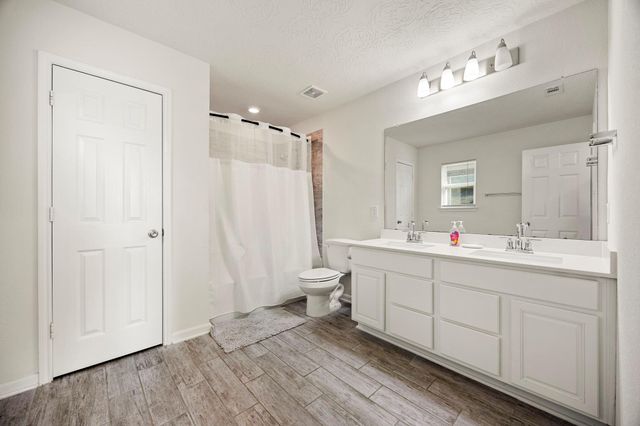 15606 Clearwater Bend Drive, Houston, TX 77044