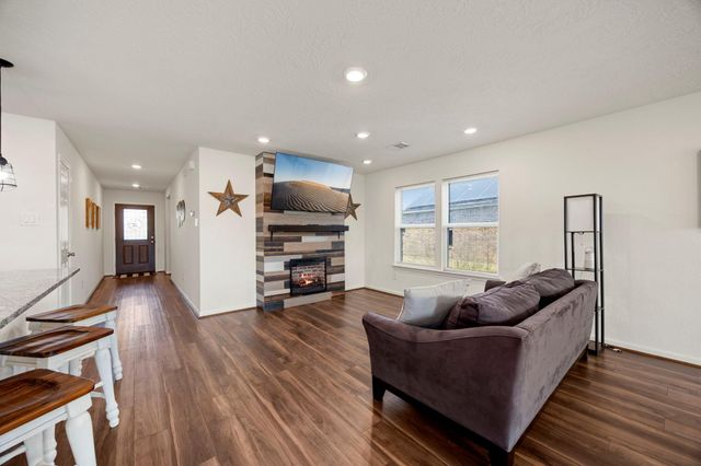 15606 Clearwater Bend Drive, Houston, TX 77044