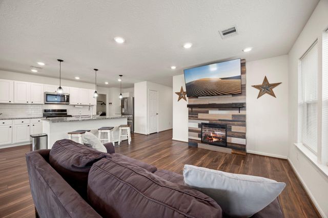 15606 Clearwater Bend Drive, Houston, TX 77044