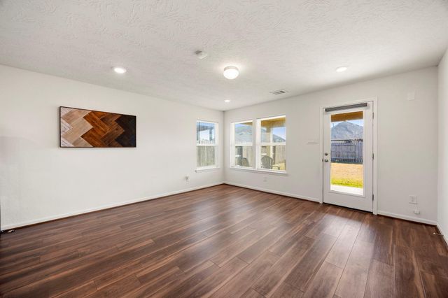 15606 Clearwater Bend Drive, Houston, TX 77044