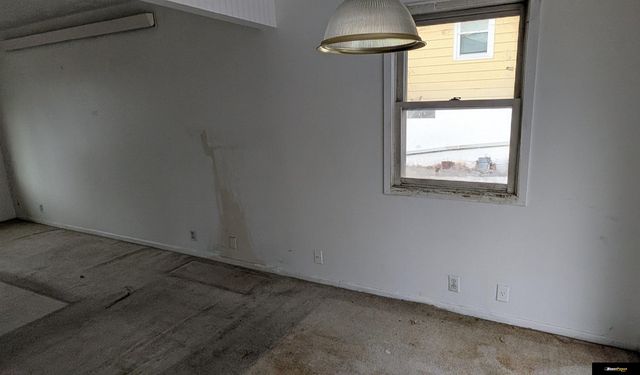 5317 N 64 Street, Omaha, NE 68104