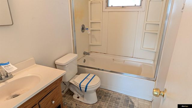 5317 N 64 Street, Omaha, NE 68104