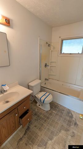 5317 N 64 Street, Omaha, NE 68104