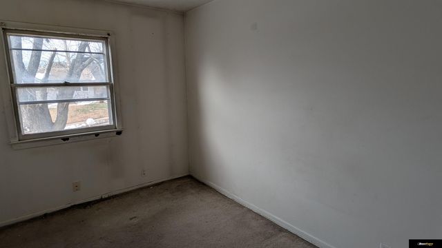 5317 N 64 Street, Omaha, NE 68104