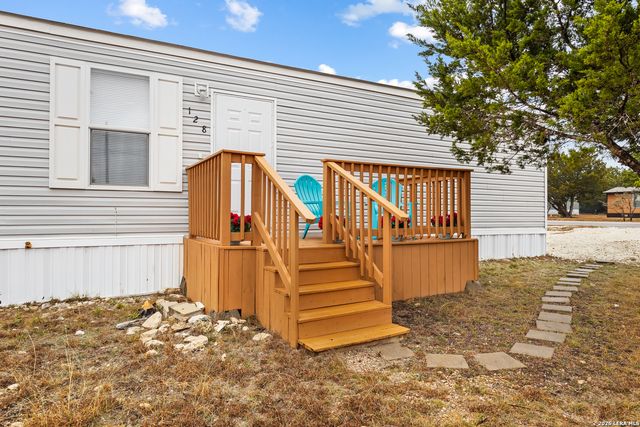 128 Private Road 1511, Bandera, TX 78003