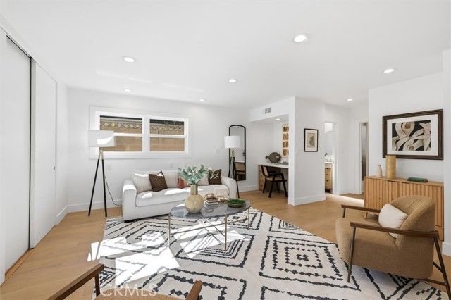 1210 Los Altos, Long Beach, CA 90815