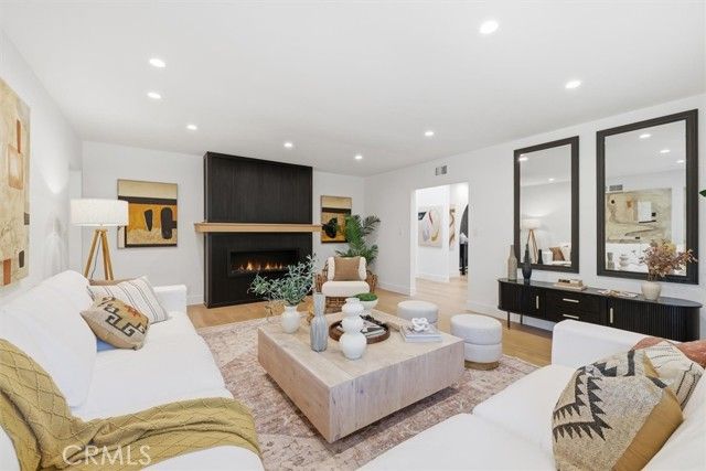 1210 Los Altos, Long Beach, CA 90815