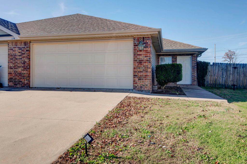 170 Proverbs Court, Forsyth, MO 65653