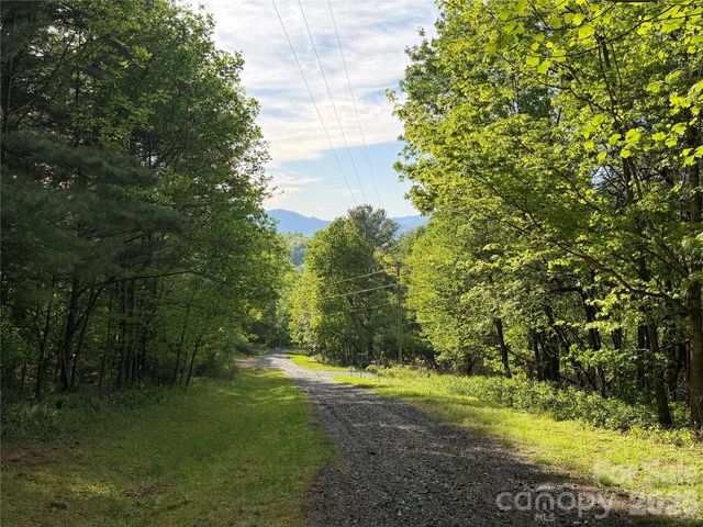 00000 Apple Farm Road, Bakersville, NC 28705