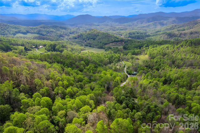 00000 Apple Farm Road, Bakersville, NC 28705