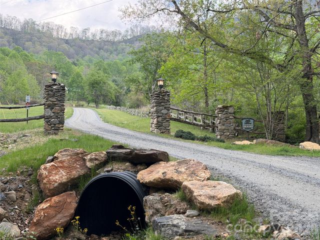 00000 Apple Farm Road, Bakersville, NC 28705