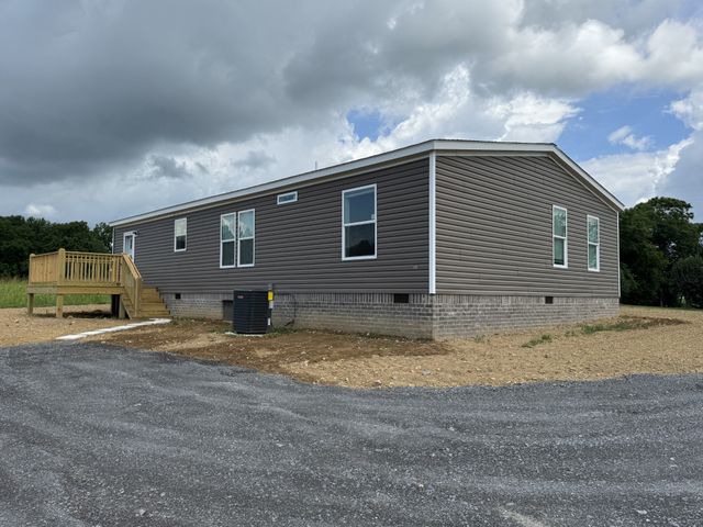 923 White Springs Rd, Lafayette, TN 37083