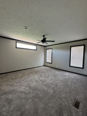923 White Springs Rd, Lafayette, TN 37083