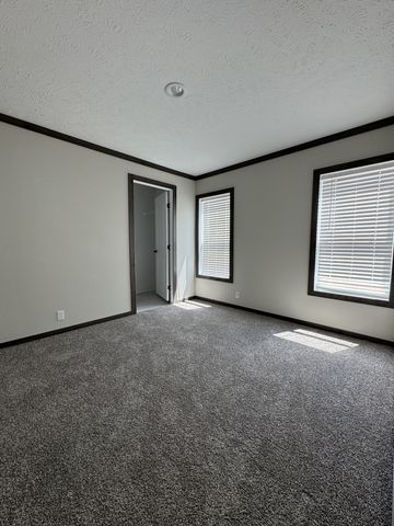 923 White Springs Rd, Lafayette, TN 37083