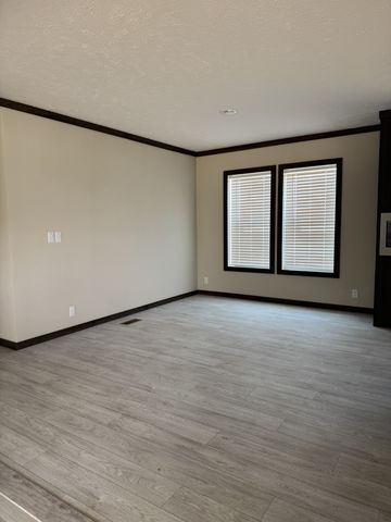 923 White Springs Rd, Lafayette, TN 37083