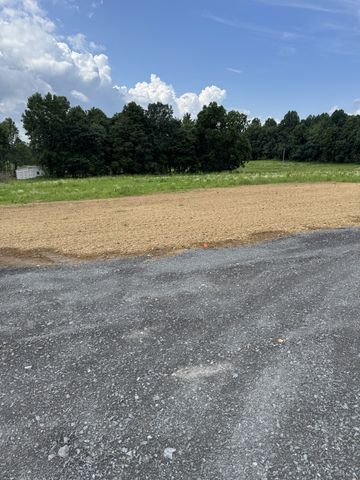 923 White Springs Rd, Lafayette, TN 37083