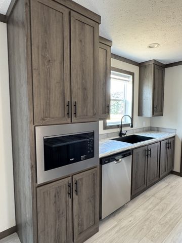 923 White Springs Rd, Lafayette, TN 37083