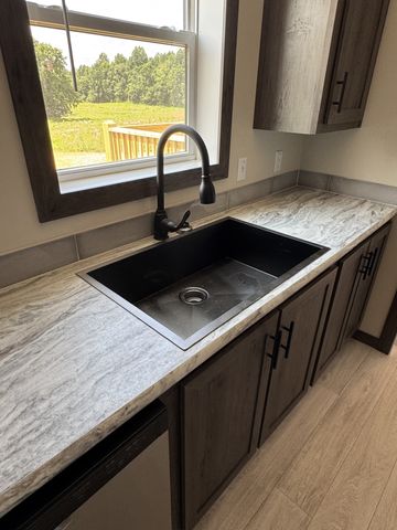 923 White Springs Rd, Lafayette, TN 37083