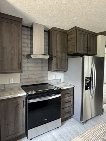 923 White Springs Rd, Lafayette, TN 37083