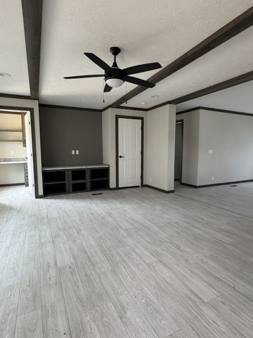 923 White Springs Rd, Lafayette, TN 37083
