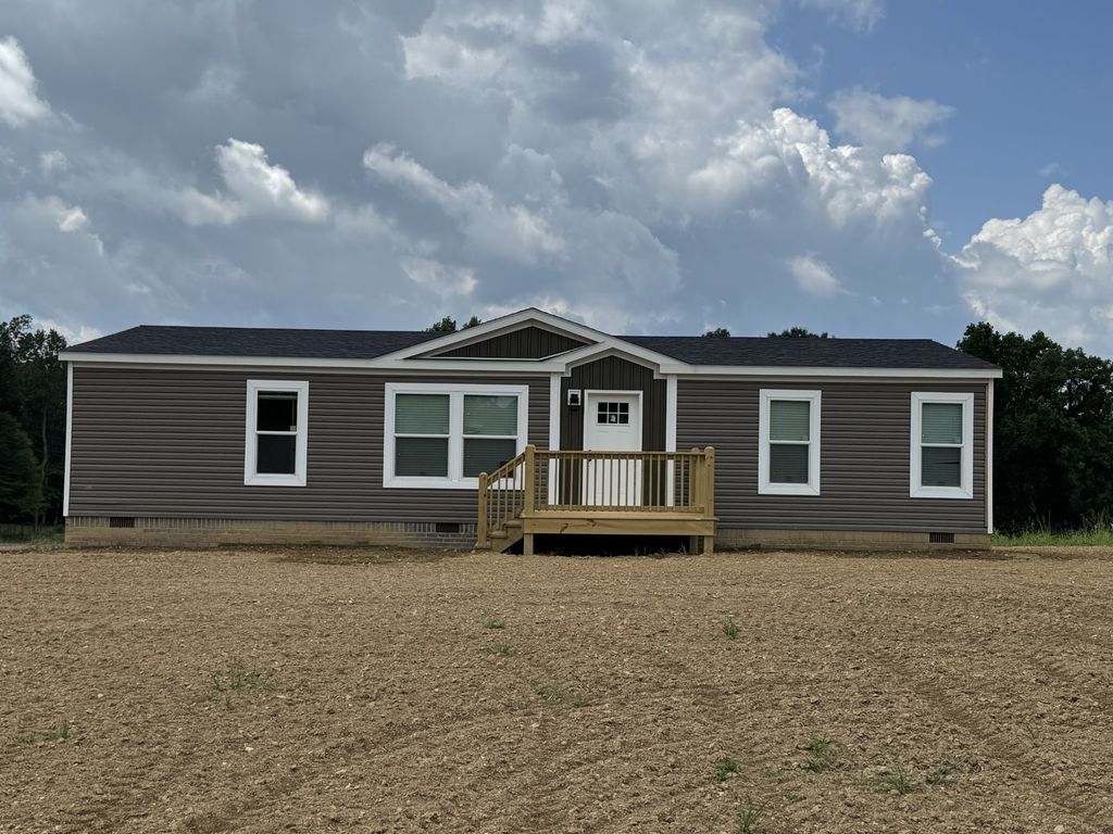 923 White Springs Rd, Lafayette, TN 37083