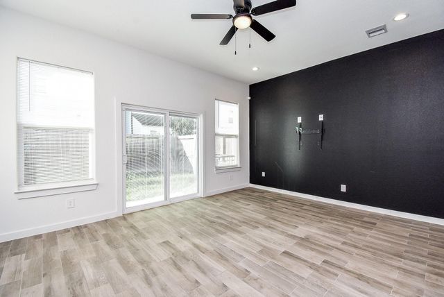 6828 Liverpool Street, Houston, TX 77021